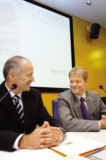 Marko Simoneti, predsednik uprave Ljubljanske borze in Bojan Dremelj, predsednik uprave Telekoma ob vstopu delnice Telekoma na Ljubljansko borzo