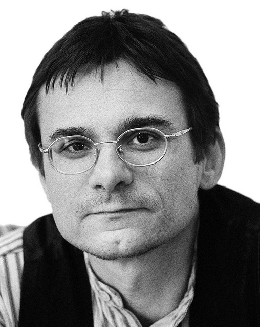 Srečo Dragoš je profesor na Fakulteti za socialno delo in avtor knjige Katolicizem na slovenskem