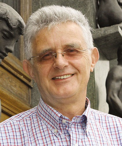 'Na volitvah pa se lahko vedno zgodi, da bo v finišu v prednosti stranka, ki prihaja iz zaledja. Tako kot je uspelo leta 2004 SDS iz zaledja prehiteti LDS.' dr. Pavle Gantar