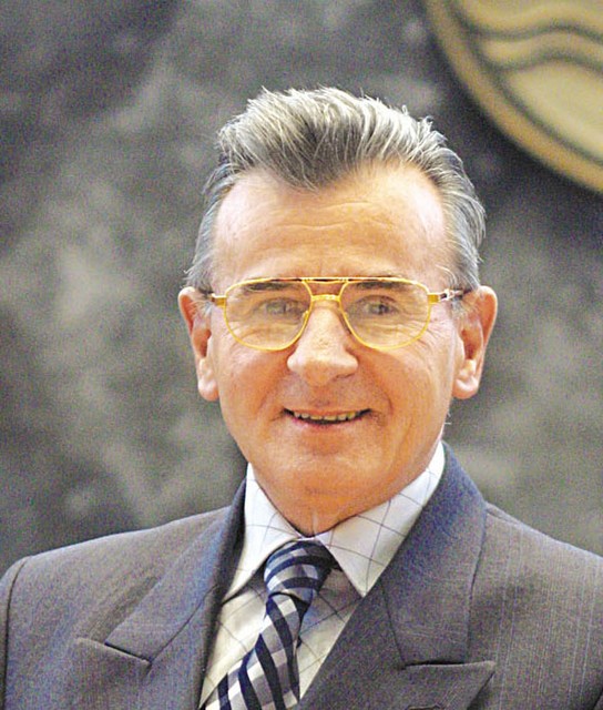 'Kljub temu da vlada veliko pozornost posveča svoji lepi medijski podobi, je očitno pomanjkanje vsebine, programov in zakonodaje, ki bi prispevali k razvoju in blaginji ljudi.' Miran Potrč