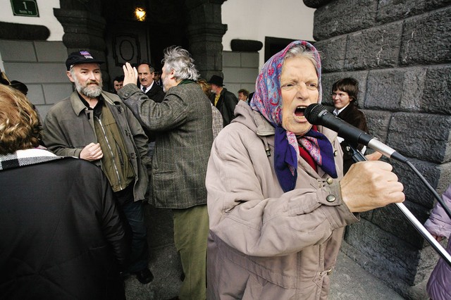 Ogorčena nasprotnica garažne hiše