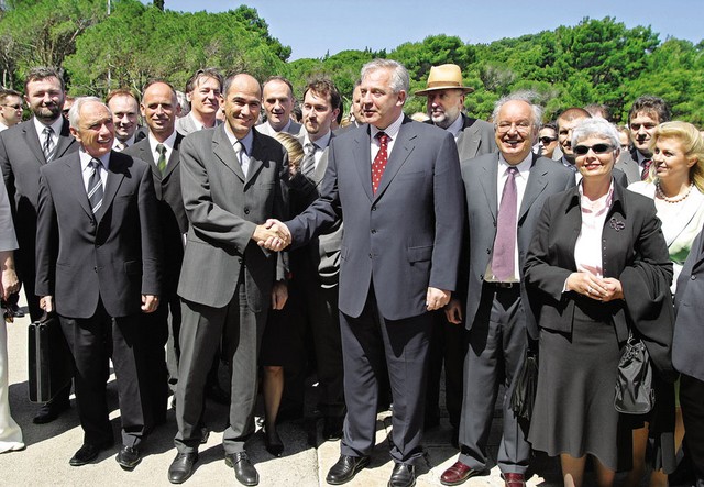 Velike obljube: navidezna sprava na skupnem sestanku slovenske in hrvaške vlade na Brionih leta 2005