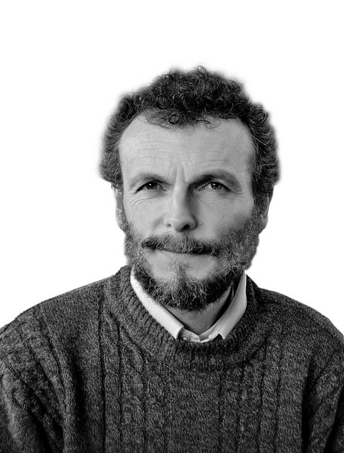 Prof. dr. Dragan Petrovec je raziskovalec na Inštitutu za kriminologijo pri Pravni fakulteti v Ljubljani