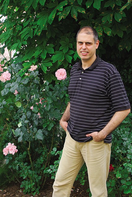 Rami Saari, Izrael: '<I>Pred dvema letoma je očeta ene izmed lezbijk, ki se je udeležil parade, z nožem zabodel verski fanatik.</I>'