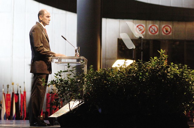 Janša in Teleprompter