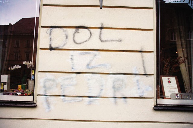 Grafit 'Dol iz pedri' na ljubljanskih ulicah