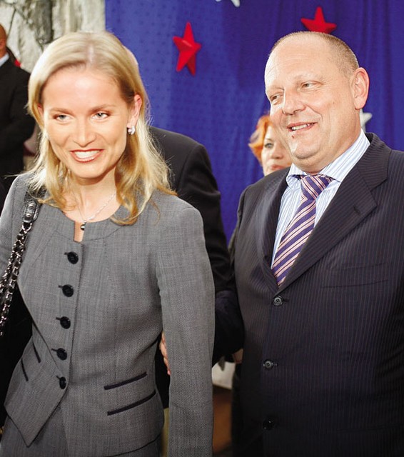 Nove sile LDS: Katarina Kresal, predsednica in njen partner Miro Senica, odvetnik na praznovanju dneva ameriške neodvisnosti