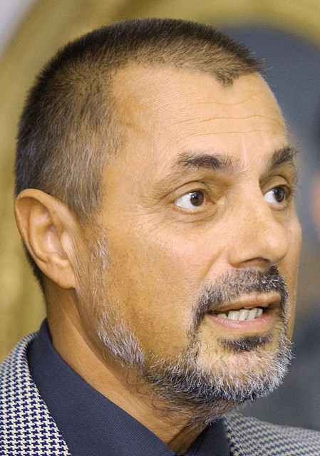 Dr. Peter Jambrek. Dr. Peter Jambrek, dr. Tone Jerovšek in dr. Gorazd Trpin si bodo za predlog Zakona o visokem šolstvu in raziskovalno-razvojni dejavnosti razdelili 49.073 evrov