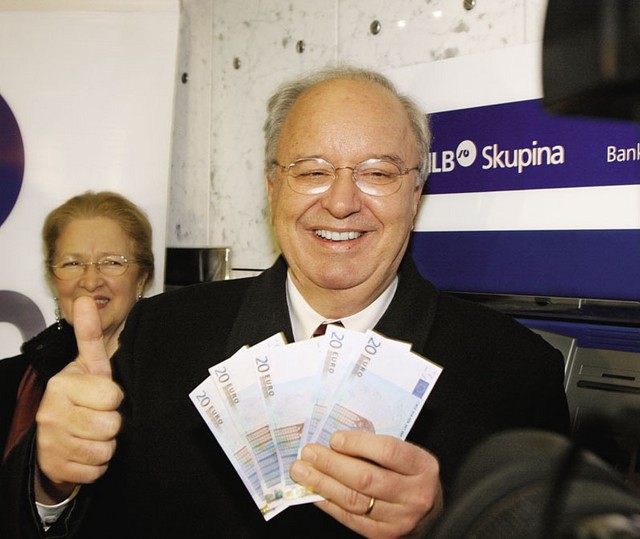 Zaradi dohodninske reforme je finančnemu ministru <B title=