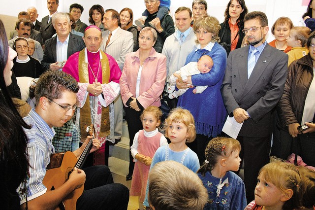 Otvoritev katoliškega vrtca v Mariboru: nadškof Franc Kramberger, državna sekretarka na ministrstvu za šolstvo Magdalena Šverc in direktor vrtca Ivan Štuhec