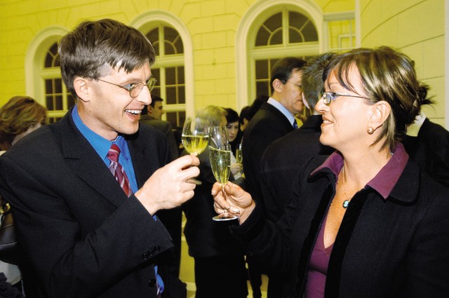 Če je branost Dela tako dobra, zakaj bodo potem zamenjali odgovornega urednika? (na fotografiji Peter Jančič, odgovorni urednik in Adrijana Starina Kosem, predsednica nadzornega sveta Dela)