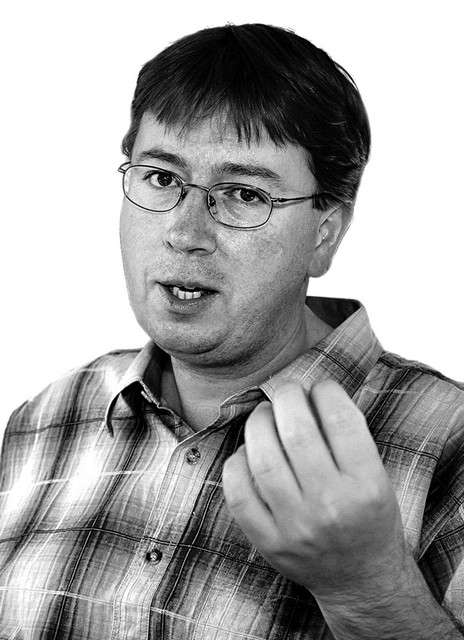 Dr. Boris Vezjak, filozof in publicist, docent za zgodovino filozofije na Filozofski fakulteti v Mariboru, avtor knjig <I>Kako so močno dihali</I> in <I>Sproščena ideologija Slovencev.</I>