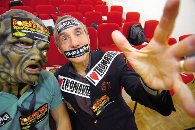 Lloyd Kaufman (levo) in toksični maščevalec (desno), adrenalinski injekciji za bolezni slovenskega filma.