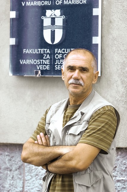 Dr. Peter Umek - 'Tudi duhovniki niso dovolj usposobljeni in ne poznajo razmer v policiji, imajo izkušnjo z delom z ljudmi, a nič več, konkretnega policijskega dela podrobno pač ne poznajo.'