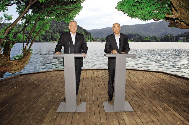 Predsednik hrvaške vlade Ivo Sanader in njegov predsedniški kolega janez Janša na Bledu