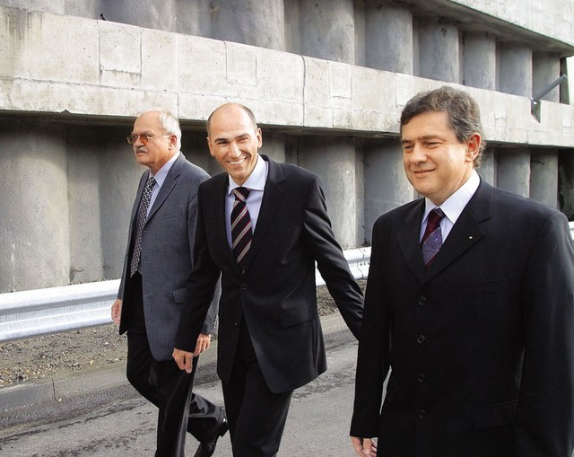 Janez Janša in 'odstopli' minister Janez Božič na otvoritvi tunela Trojane
