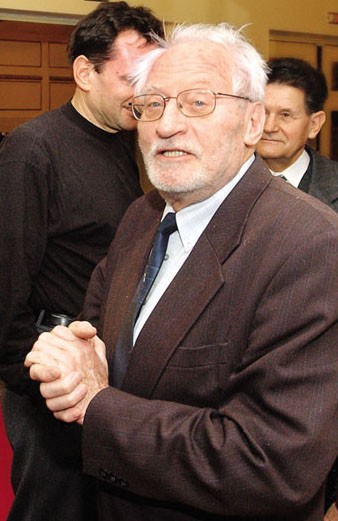 Prvopodpisani Tone Pavček