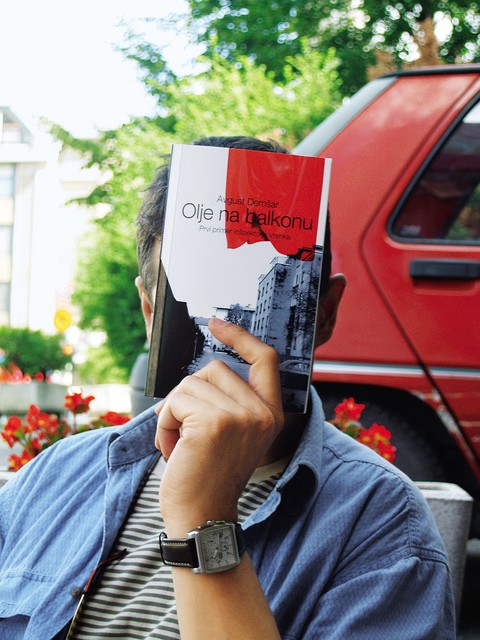 Mariborski avtor Avgust Demšar skriva svojo pravo identiteto.