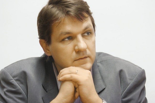 Janez Šušteršič, direktor vladnega urada za makroekonomske analize in razvoj: 'Kot potrošniki se moramo odločiti, ali bomo te podražitve sprejeli, zlasti v gostinstvu. Saj vemo, da obstajajo alternative. Lahko prijatelje povabimo domov, skuhamo večerjo za njih doma, kupimo pivo v diskontu, ga popijemo pred kaminom, namesto recimo v gostilni.'