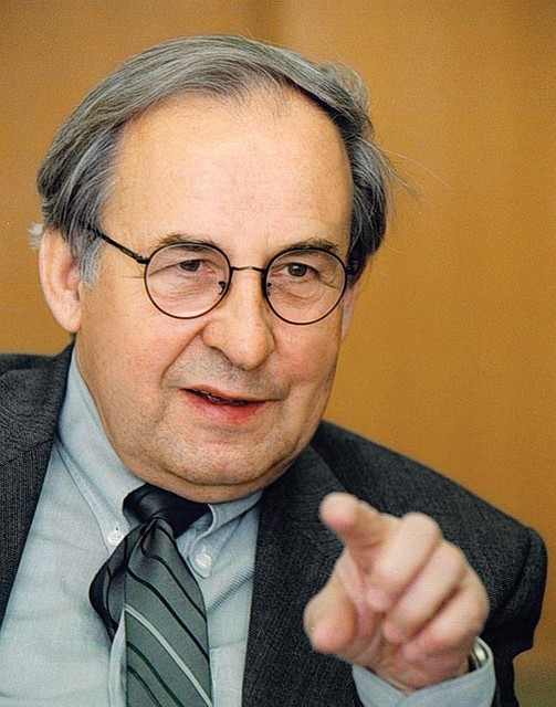 Dr. Ivan Ribnikar, EF: 'Nevarni sta dve stvari. Prva je pojmovanje, da je normalno ali celo potrebno, da se cene blaga, ki niso podvržene tuji konkurenci, dvignejo za višino inflacije. Druga pa je pojmovanje, da za državo ni nič predrago, kar dokazuje uvedba nove, pokrajinske ravni oblasti.'
