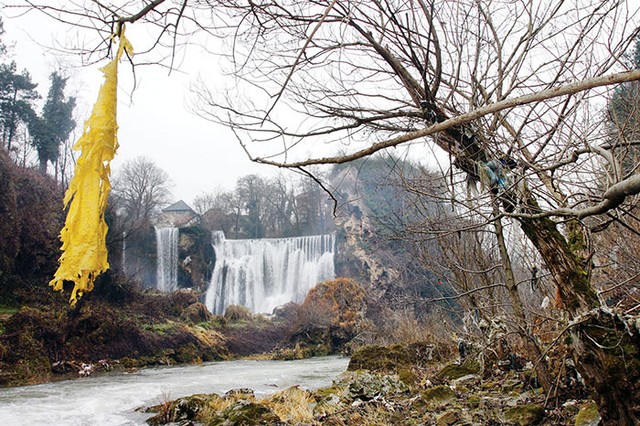 Nekoč slavno fotografijo iz vseh šolskih učbenikov danes kazijo smeti, ki ležijo ob strugah rek Plive in Vrbasa.