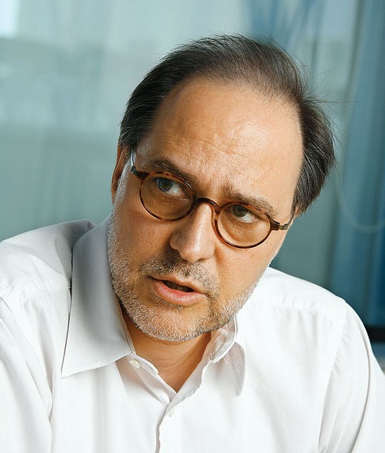 Mitja Gaspari: 'Država še vedno nima načrta, kako izpeljati drugo fazo privatizacije z možnostjo, da delež v banki še zniža, a na najmanj 25 odstotkov plus eno delnico. To pomeni, da ali ne ve, kako naprej, ali pa politično taktizira pred volitvami. Oboje je slabo in v škodo tržni vrednosti banke.'
