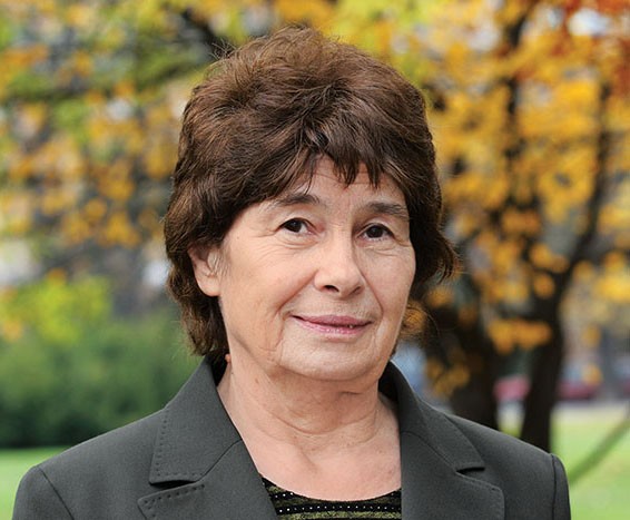 'Štejem mu v dobro njegov poseg v problematiko Darfurja - še posebej glede namena, pomagati ljudem.' - Spomenka Hribar