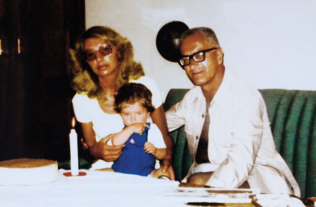 Gregor Strniša z ženo Theo in hčerko Erno (1981)