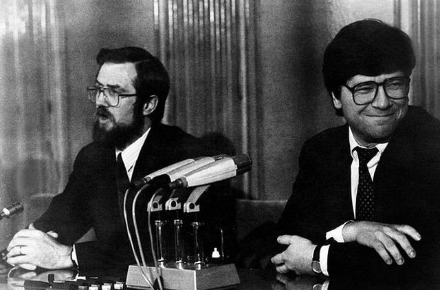 Čikaški Jeffrey Sachs na obisku pri Lojzetu Peterletu, leta 1991