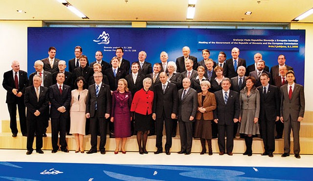 Gasilska slika slovenske vlade in evropske komisije