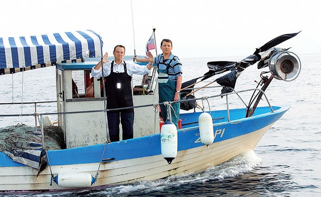 Marko Pavliha in Anton Rop na ribarjenju v piranskem zalivu, september 2004