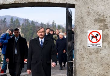 Brez komentarja