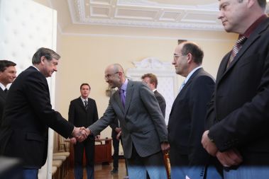 Jože Dežman, predsednik komisije za prikrita grobišča, na sprejemu, ki sta ga pripravila predsednik republike in premier. Kot je povedal Dežman, je srečanje pokazalo interes oblasti za vprašanje prikritih grobišč.