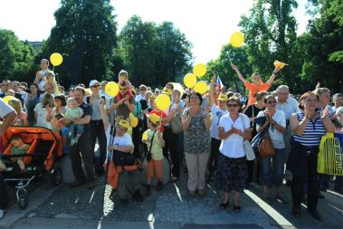 Slovenija 2011: Otroci protestirajo pred parlamentom za \
