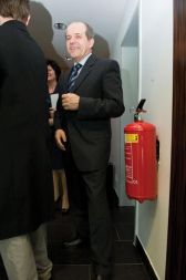 Na seji upravnega odbora Združenja delodajalcev Slovenije je bil gost tudi minister za delo Ivan Svetlik, ki je predstavil vladne ukrepe za blažitev krize s področja trga dela. Najverjetneje gasilni aparat ne bo zadostoval.