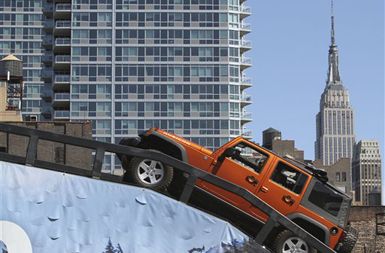 Dinamična predstavitev novega modela Jeepa na newyorškem avtomobilskem salonu.
