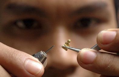 Mladi indonezijski umetnik Cipto Purnomo je predstavil svoje delo, kip Bude. Kip je visok le 7,5 milimetra in težak 1,5 grama. Izdelan je iz 24-karatnega zlata.