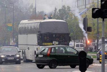 Srbski nogometni navijači so se iz Genove vračali tudi skozi Ljubljano