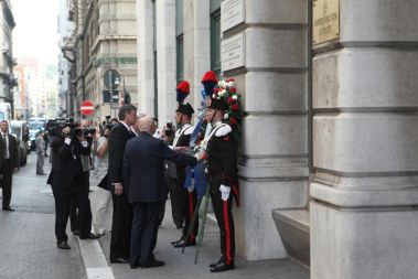 Predsedniki Slovenije, Italije in Hrvaške Danilo Türk, Giorgio Napolitano in Ivo Josipović so se pred tržaškim Narodnim domom poklonili spominu na požig tega za Slovence v Italiji simbolno pomembnega poslopja 13. julija 1920. 