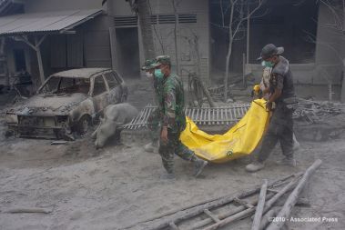 Žrtve indonezijskega vulkana Merapi 