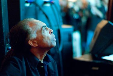 Gilberto Gil, brazilski glasbenik in nekdanji minister za kulturo bo nocoj nastopil v ljubljanskih Križankah. To je že njegov četrti nastop v Sloveniji.