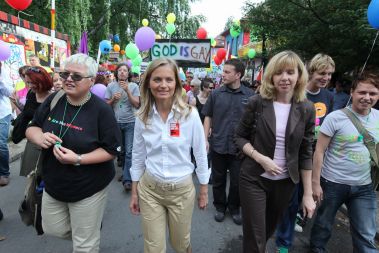 Notranja ministrica Katarina Kresal na Paradi ponosa