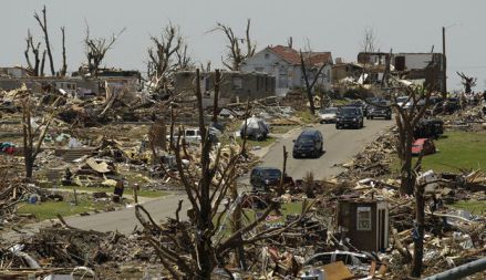 Ameriški predsenik Obama v mestu Joplin, ki ga je pred enim tednom tornado zravnal z zemlljo