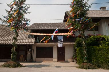 Mlaj za mladoporočenca in \
