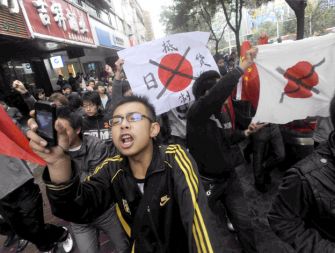 V kitajski provinci Gansu se je v mestu Lanzhou na protijaponskih protestih znova zbralo na stotine ljudi