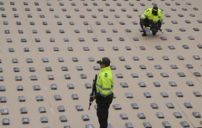 Kolumbijski policisti so v Medellinu zasegli okoli 440 kilogramov kokaina