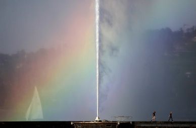 Prebivalci in obiskovalci Ženeve lahko uživajo tudi v takšnem pogledu na Jet d''Eau, enega od največjih vodometov na svetu
