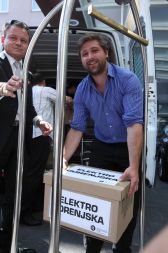 Predsednik Društvo za vračilo preplačane električne energije Rado Pezdir in odvetnik Franci Matoz sta vložila prvih 10.000 odškodninskih zahtevkov zoper elektrodistributerje
