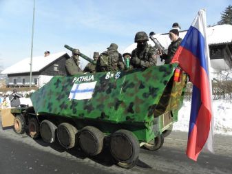 Patrie so letos zagotovo najpogostejše udeleženke karnevalskih povork po Sloveniji. Tale je s pustnega karnevala v Kotljah pri Ravnah na Koroškem.