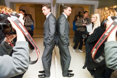 Kateri je pravi, levi ali desni? Borut Pahor na volilnem kongresu SD v Mariboru, kjer je bil vnovič, že četrtič, izvoljen za predsednika stranke.